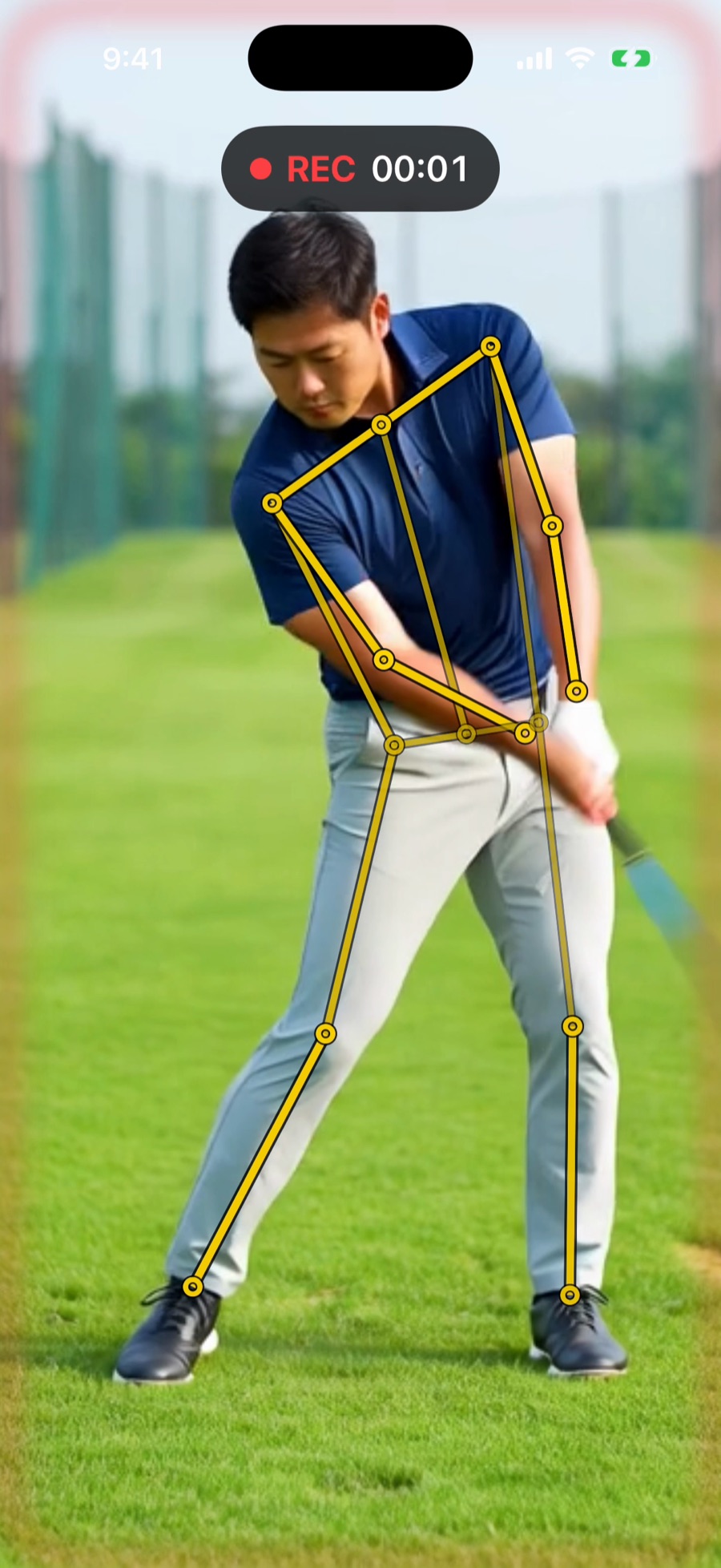 Body lines drawn automatically on a swing video in DashGolf